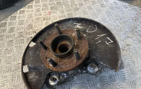 Opel Astra J Front wheel hub
