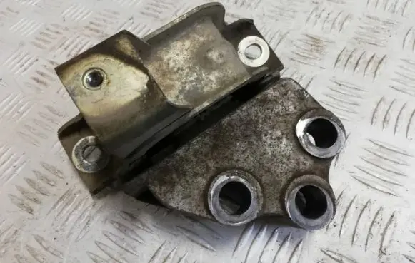Fiat Doblo Engine mounting bracket