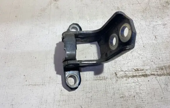 Infiniti Q70 Y51 Rear door lower hinge A048520