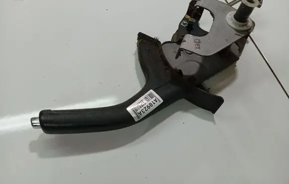 Handbrake/parking brake lever assembly