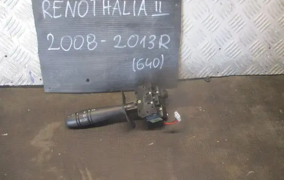Renault Thalia I Tailgate/trunk/boot open switch 