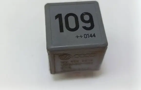Volkswagen Golf IV Other relay 1J0906381A