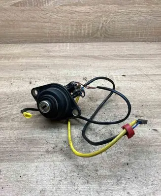 BMW 7 E38 Tailgate exterior lock 8150240