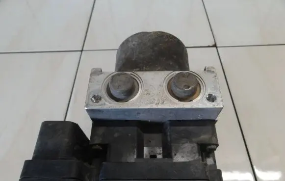 Volkswagen Caddy ABS Pump 2K0907379A