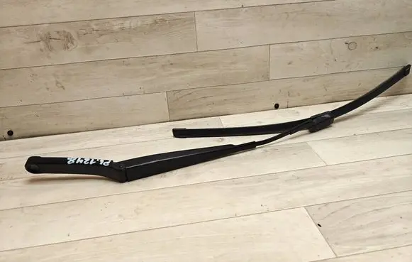 Volkswagen PASSAT B6 Front wiper blade arm 3C1955409C