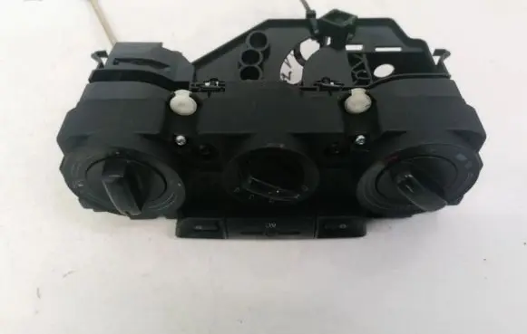 Skoda Octavia Mk2 (1Z) Climate control unit