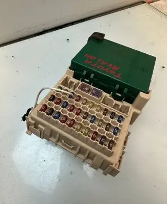 Toyota Avalon XX20 Fuse module 89221