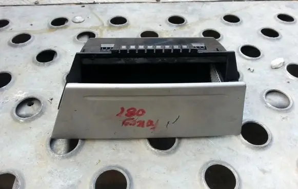 Ford Focus Glove box
