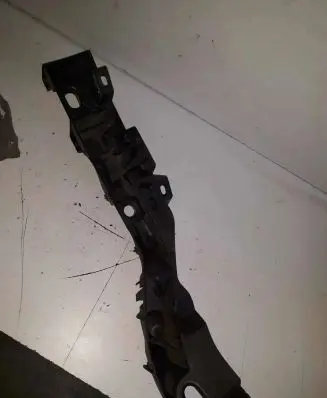 Renault Laguna III Fender mounting bracket 622230006R P0012679