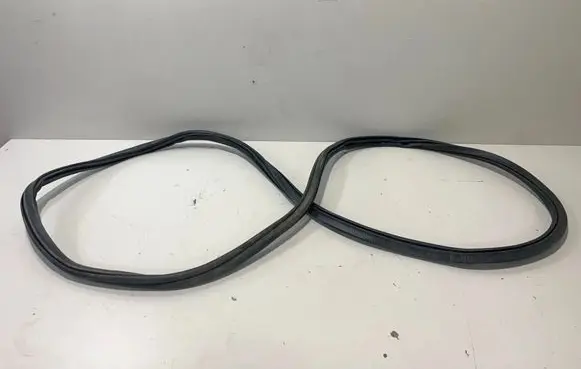 BMW X7 G07 Front door rubber seal 7428678