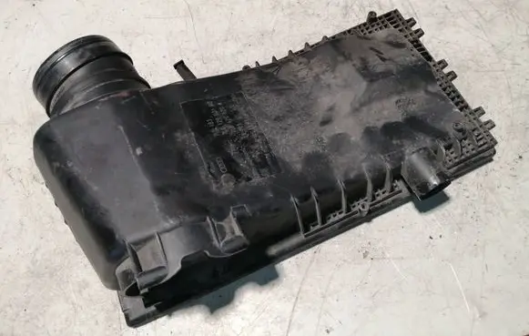 Audi Q7 4L Air filter box cover 7L6129601BB