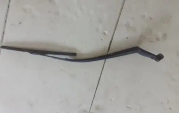 Mazda 2 Front wiper blade arm 25181