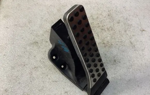 Mercedes-Benz S W222 Accelerator throttle pedal A2053000104 ZGS00509