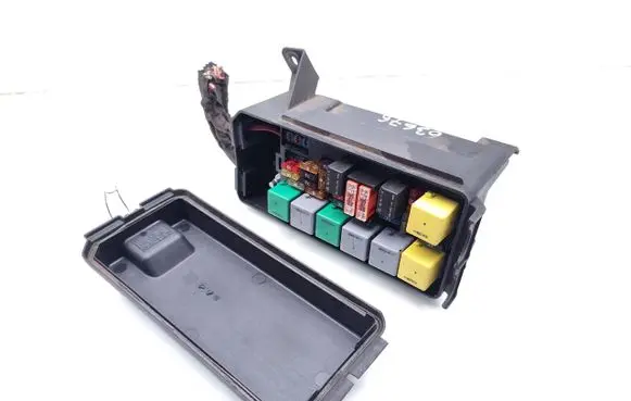 Mercedes-Benz ML W164 Fuse module A1645404235