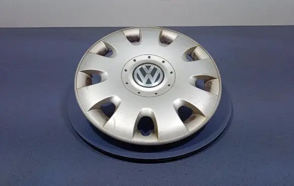 Volkswagen Golf V R17 wheel hub/cap/trim 1T0601147