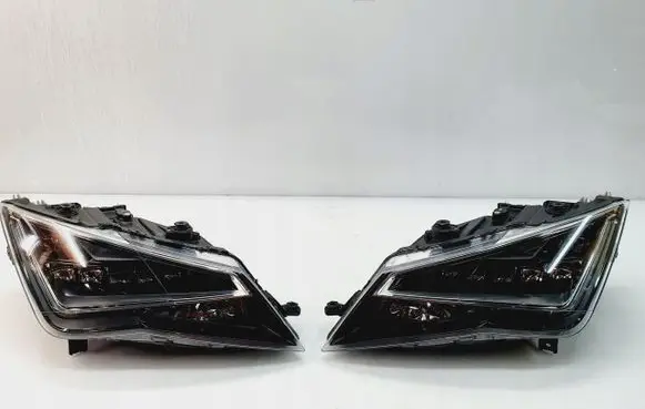 Seat Leon (5F) Headlights/headlamps set 