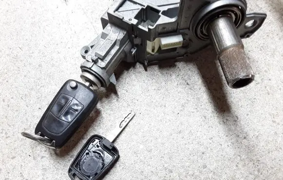 Opel Astra H Ignition key/card 