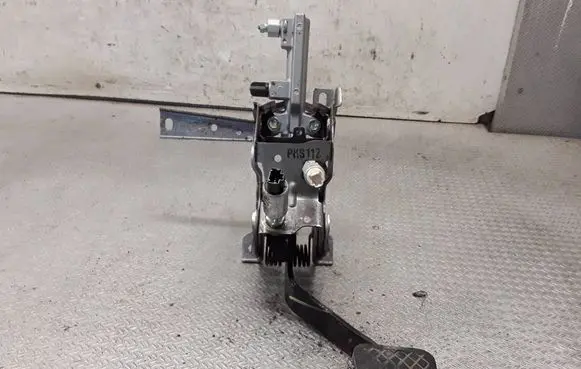 Honda CR-V Clutch pedal
