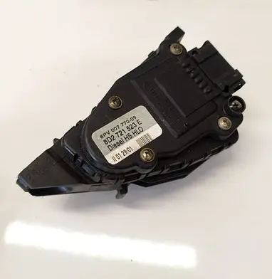Volkswagen PASSAT B5.5 Accelerator throttle pedal 8D2721523E