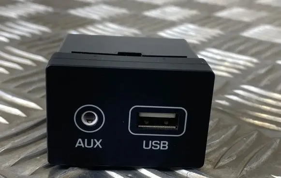 Hyundai Tucson TL USB socket connector 96120D3600