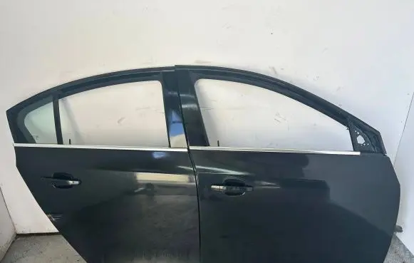 Chevrolet Cruze Front door