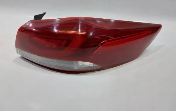 Hyundai Elantra VI Rear/tail lights 92402-F2110