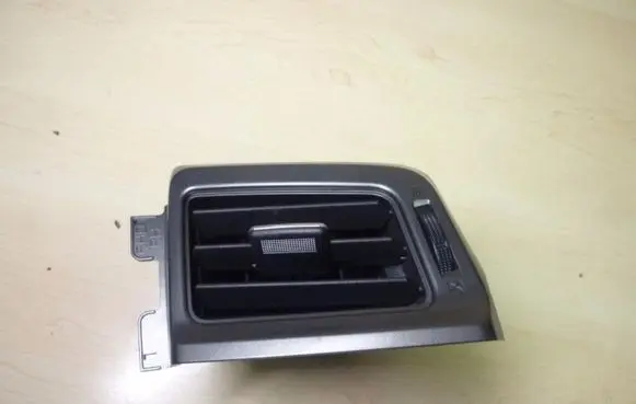Rear air vent grill