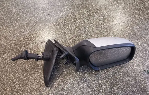 Ford Mondeo Mk III Manual wing mirror 