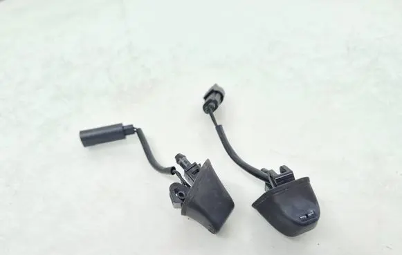 Windshield washer spray nozzle