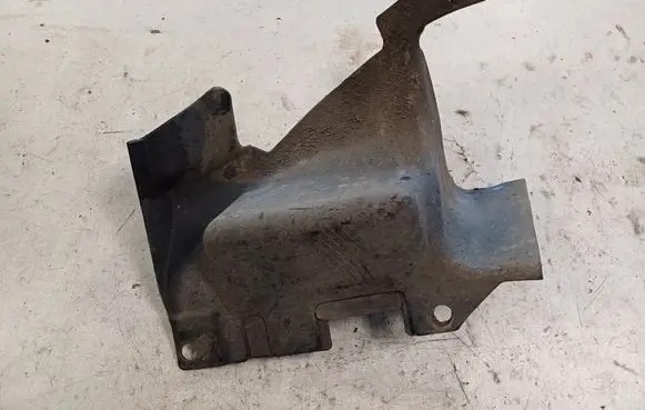 Audi A8 S8 D2 4D Front splash guards bracket 