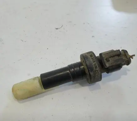 Opel Vectra C Windshield washer fluid level sensor 