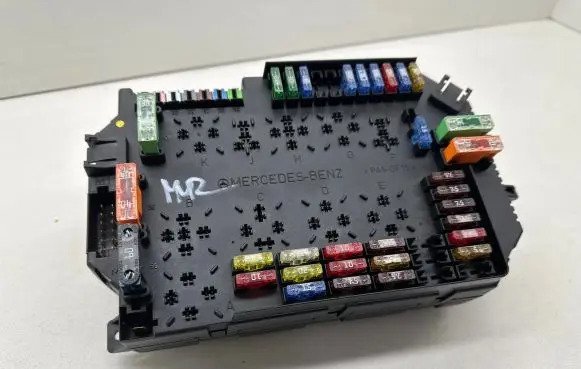 Mercedes-Benz S W221 Fuse module A2215402150 08022152 A2215450001