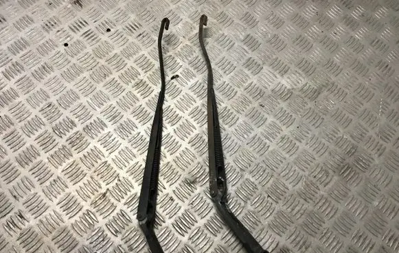 Hyundai Terracan Front wiper blade arm