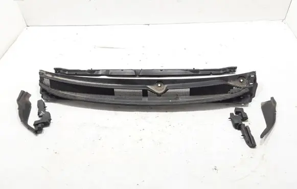 Chrysler Pacifica Wiper trim