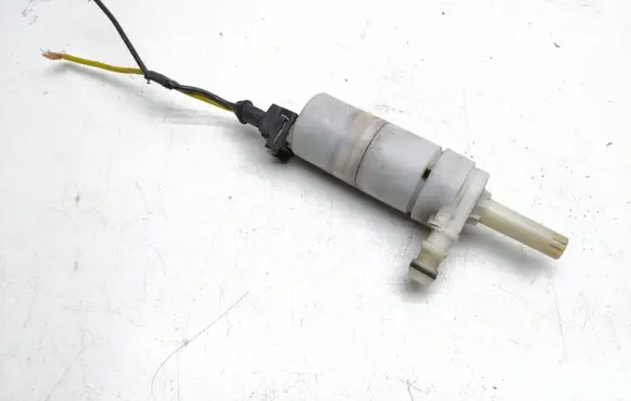 Volvo XC90 Headlight washer pump 
