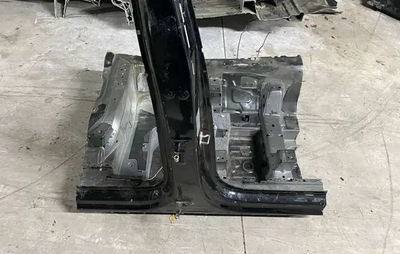 Audi Q8 Pillar (middle) 