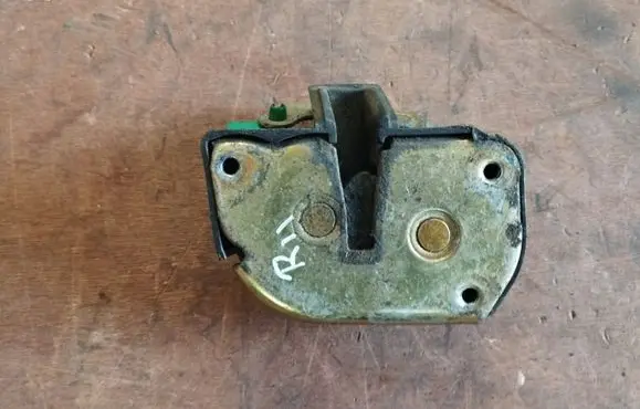 Chrysler Voyager Sliding door lock 