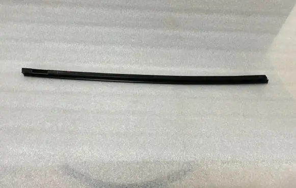 Seat Leon (1P) Rubber seal front door window/glass 1P08379472