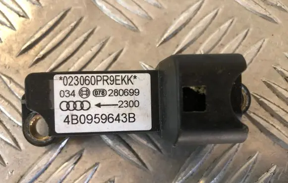 Audi A6 S6 C5 4B Airbag deployment crash/impact sensor 4B0959643B 023060PR9EKK 280699