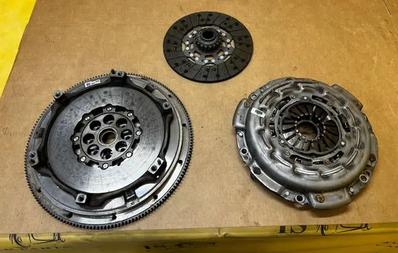 Chevrolet Camaro Clutch set kit 24255996 24255997