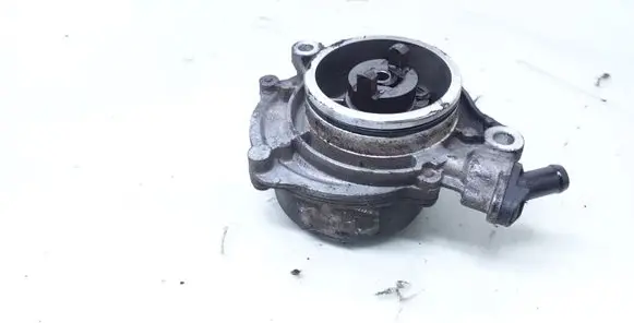 BMW 3 E46 Vacuum pump 72817601