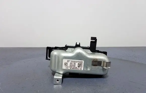 Volkswagen PASSAT B8 Steering wheel axle 2Q0905861B
