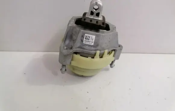 BMW X3 G01 Engine mount bracket 6865947