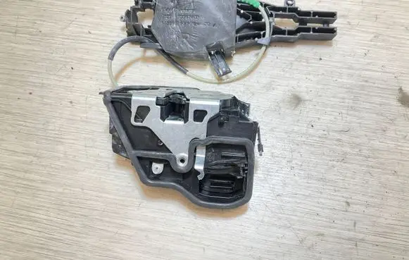 BMW X4 F26 Rear door lock 7318418 7331740