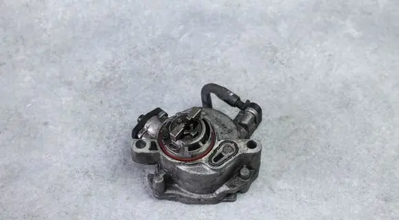 Citroen C4 II Vacuum pump 9804021880