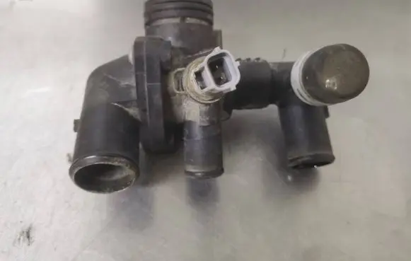Peugeot Boxer Thermostat/thermostat housing BK2Q8A586AB 7M5112A6488A BK2Q8594AA