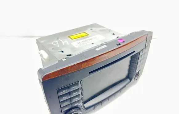 Mercedes-Benz R W251 Radio/CD/DVD/GPS head unit A2518200979