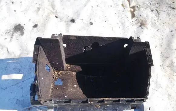 Volkswagen Touareg I Glove box 7l6858904