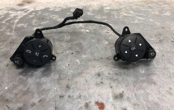 Mercedes-Benz E W212 Steering wheel buttons/switches A2048210151BILI A2048210151