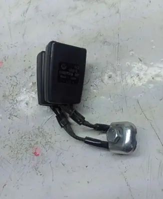Volkswagen Polo V 6R Middle seatbelt buckle (rear) 